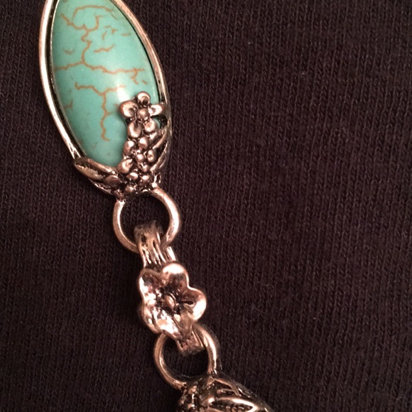 Gorgeous silver and turquoise color boho necklace. - Picture 3 of 5